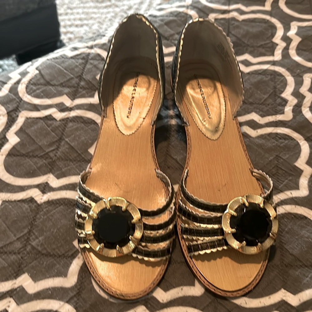 Chinese laundry size 6 1/2 gold and black flats